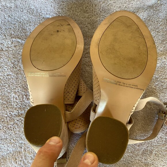 Caslon Tan Suede Peep Toe Block Heel Sandals Size 8.5M Perforated Leather Shoes - Picture 6 of 9